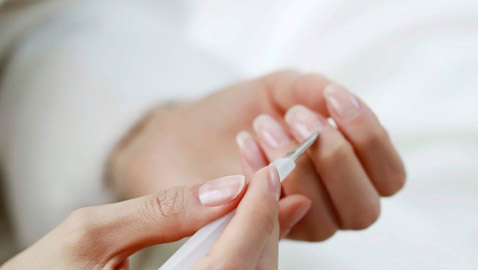 مقوي أظافر طبيعي: ما هي أفضل الزيوت الطبيعية لصنعه وللعناية بالاظافر؟