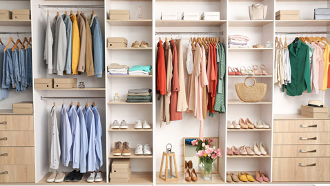 أفكار لمساحة أكبر في خزانة الملابس