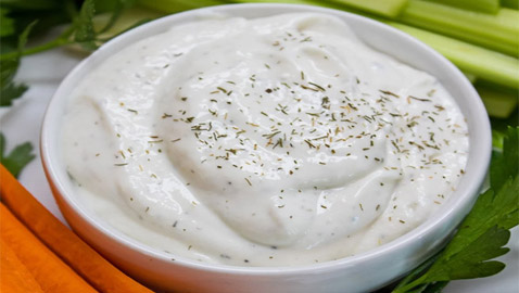 أكثر الصلصات الأمريكية شهرة.. طريقة تحضير الرانش صوص المميز