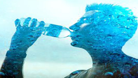 تستسلم الكليتان ثم يتوقف القلب.. هذا ما يحصل لجسم الإنسان بعد أيام بلا ماء