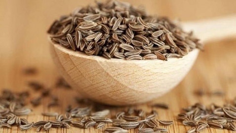 فوائد الكراوية الصحية وأهم أضرارها