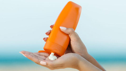 يحمي من الأشعة الضارة.. طريقة تحضير واقي الشمس الآمن في المنزل