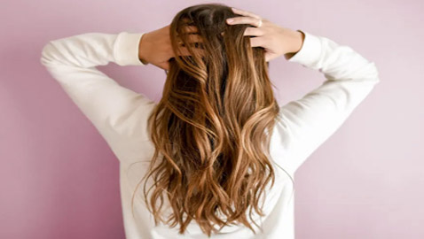 بعيدا عن الزراعة والكريمات.. 5 أغذية سحرية لشعر لامع