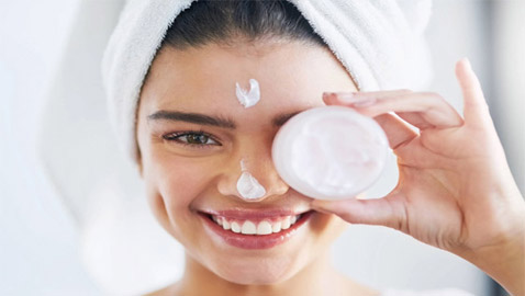 إليكم 4 عناصر غذائية تعمل بمثابة ينبوع شباب للبشرة