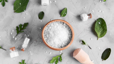 للملح تأثير سحري في بشرتك.. هل تجرؤين على استخدامه؟