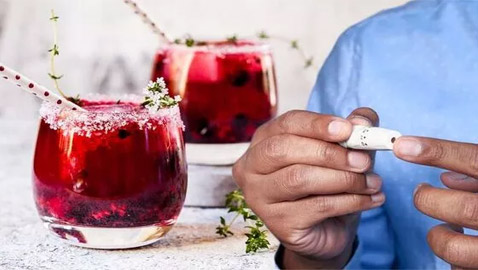 خبر سار لمرضى السكري.. عصير يحد من السكر في الدم بدقائق