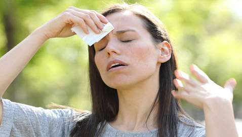 10 حيل وعلاجات تساعد في الحد من الإفراط بتعرق الوجه صيفا