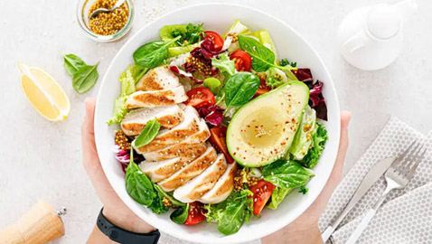 إليكم 6 طرق غير مكلفة ومميزة لتناول الطعام الصحي بالمنزل