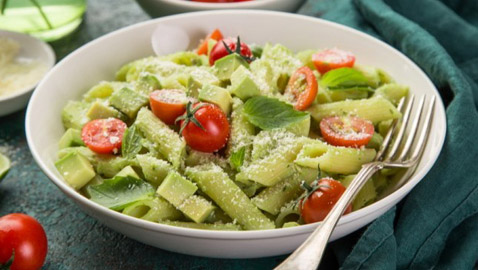 إليكم طريقة تحضير معكرونة مع صوص الأفوكادو الصحية للرجيم