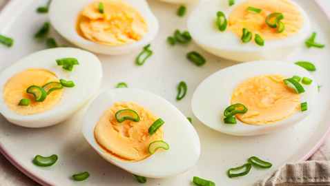 تعرفوا على ما يحدث للجسم عند تناول البيض يوميا