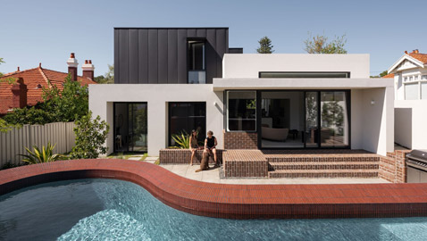 5 حيل تجعل الحمام الصغير يبدو أكبر.. بواسطة الألوان