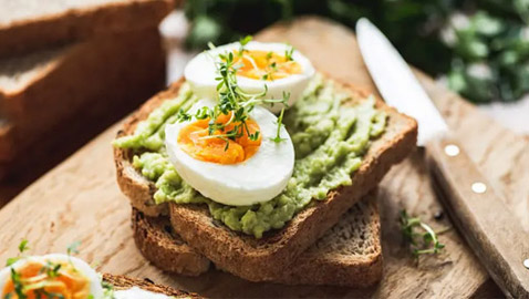 بالنسبة لسكر الدم.. هذه أسوأ 4 عادات لتناول وجبة الفطور