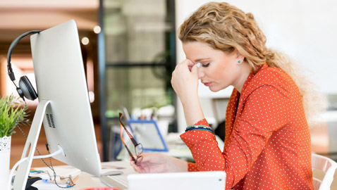 رغم جلوسنا على المكتب.. لماذا نُصاب بالإرهاق الجسدي بعد يوم العمل الطويل؟