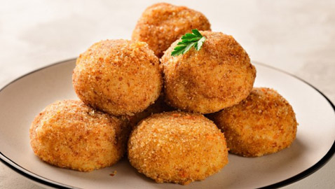 إليكم طريقة تحضير كرات البطاطس المشوية بالطعم اللذيذ والخفيف
