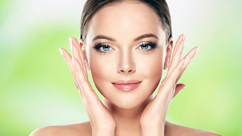 ما هو السن المناسب للبدء بوضع الكريمات المضادة للشيخوخة؟