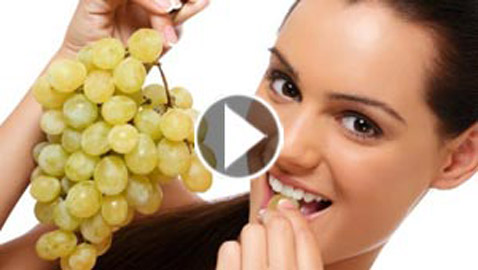 فيديو مدهش: هل تعرف ما يفعله العنب لجسد الإنسان عند تناوله