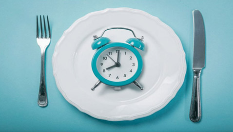 فوائد مذهلة لتناول الطعام في وقت مبكر.. ولمدة 10 ساعات!