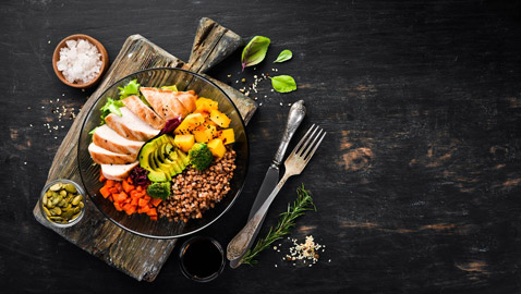 اليكم طريقة سلطة الدجاج مع الكينوا 