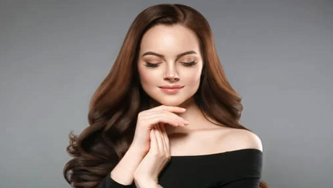 إليكم 3 وصفات مذهلة لتكثيف فراغات الشعر ومحاربة تلف الأطراف