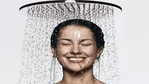 3 خطوات مهمة عند الاستحمام لتحسين الصحة العامة