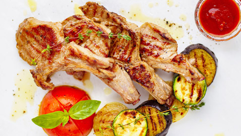 شرائح اللحم مع الباذنجان المشوي على الطريقة التركية