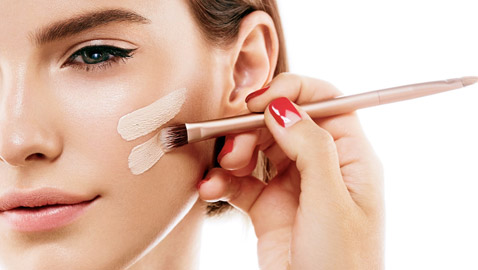 كيف تختارين كريم الأساس المناسب لبشرتك شتاءً؟