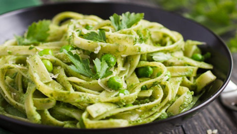 إليكم طريقة تحضير معكرونة بالبازيلاء.. صحية وخفيفة