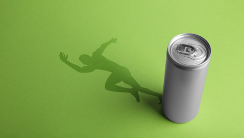 5 أطعمة تغنيك عن مشروبات الطاقة