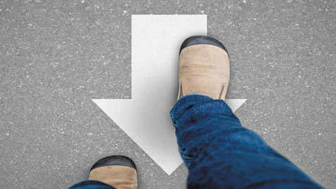 المشي للخلف.. فوائد صحية عظيمة تفوق السير للأمام