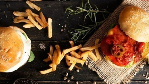 ماذا يحدث في الجسم عند تناول الكثير من الكربوهيدرات؟