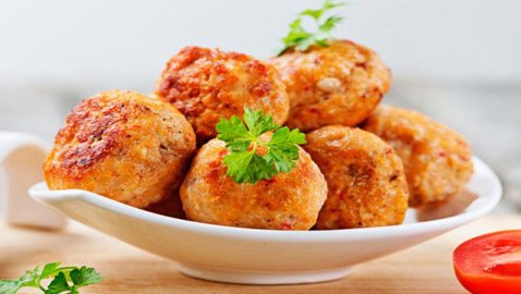 إليكم طريقة تحضير كرات الدجاج المشوية بالشوفان للرجيم