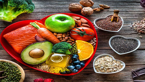 منها الحليب الخالي من الدسم.. تجنبوا 5 أطعمة صحية لسلامة قلبكم