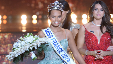 بالصور: طالبة شابة عمرها 18 سنة تتوج بملكة جمال فرنسا 2023