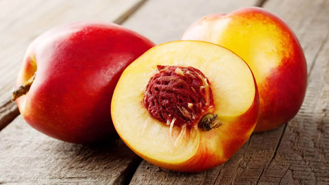 تقي من السرطان وتحمي الجلد.. فوائد فاكهة النكتارين الصحية والغذائية