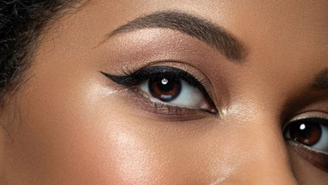 ما مخاطر الاستخدام الدائم للآيلاينر؟