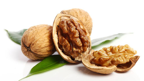 كيف يؤثر الجوز في الصحة العقلية للإنسان؟