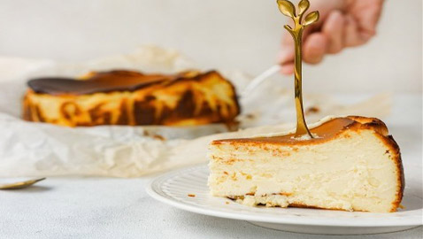 إليكم طريقة تحضير تشيز كيك ياباني بدون جبن.. طعم لذيذ لا يُقاوم!