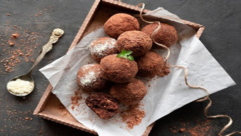 إليكم طريقة تحضير كرات الشوفان بالشوكولاتة الداكنة الصحي