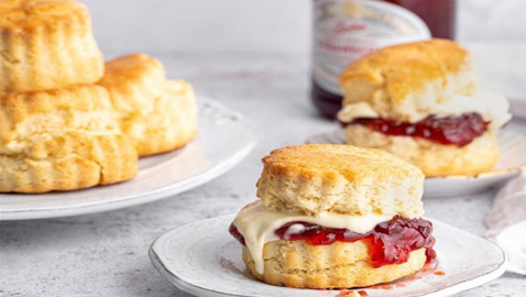 إليكم وصفة بسكويت السكونز الهش الخالي من الغلوتين.. شهي وصحي