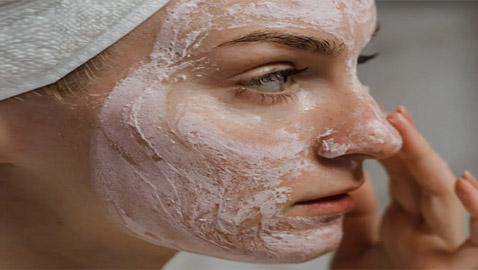 إليكم أفضل المقشرات الطبيعية للبشرة الجافة