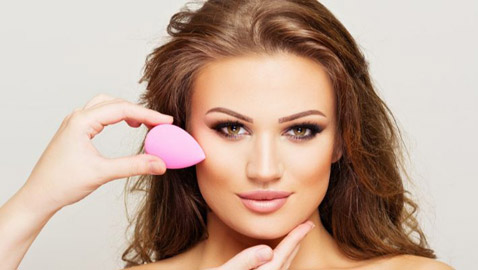 مخاطر استخدام أحمر الخدود الكريمي منتهي الصلاحية