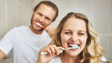 انتبهوا سريعا.. طريقتنا بتنظيف الأسنان خاطئة تماما!