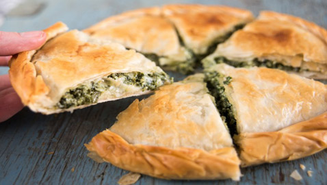إليكم طريقة تحضير فطيرة فيلو اليونانية بطعم ولا أطيب