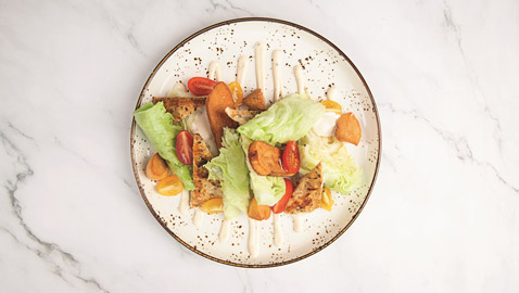 بمناسبة اقتراب شهر رمضان... اليكم طريقة تحضير سلطة السيذر الشهية