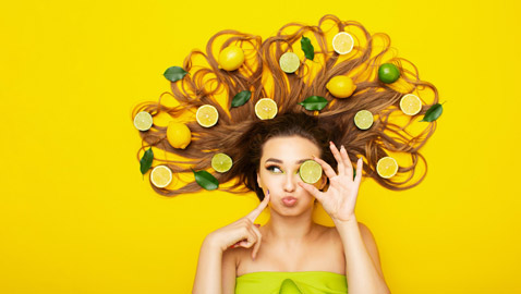 تفتيح الشعر بعصير الليمون.. إليك ما تحتاجين إلى معرفته