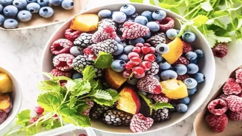 5 أنواع من التوت يجب أن تكون جزءاً من نظامك الغذائي الصيفي