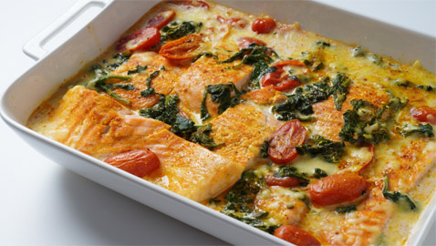 وجبة صحية سريعة التحضير.. إليكم وصفة السلمون بالكريمة والسبانخ