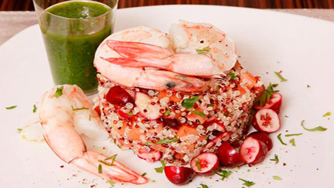 إليكم وصفة سلطة الكينوا والروبيان اللذيذة لرجيم متوازن