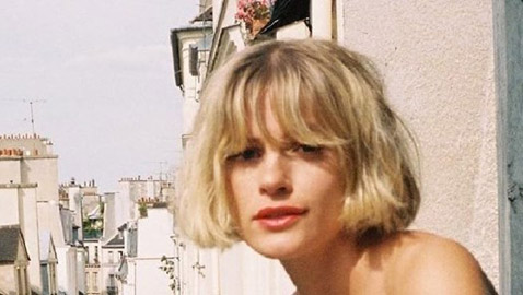 غرة التسعينيات تعود بقوة.. كيف تحصلين عليها؟