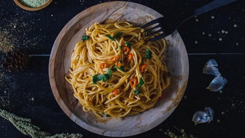 إليكم طريقة تحضير نودلز صيني بالخضار للرجيم